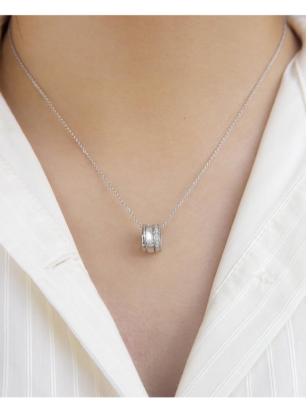 Silver tone  Circle Pendant Necklace for Women